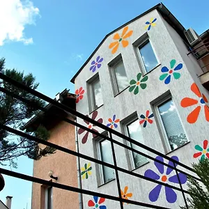 10 Coins & Tours Hostal