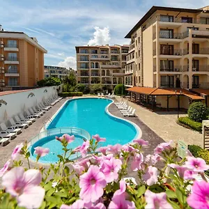 Tourist Complex Rose Village アパートホテル サニービーチ